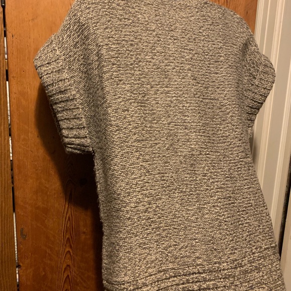 Like New Croft & Barrow Cap Sleeve Sweater - Picture 7 of 11